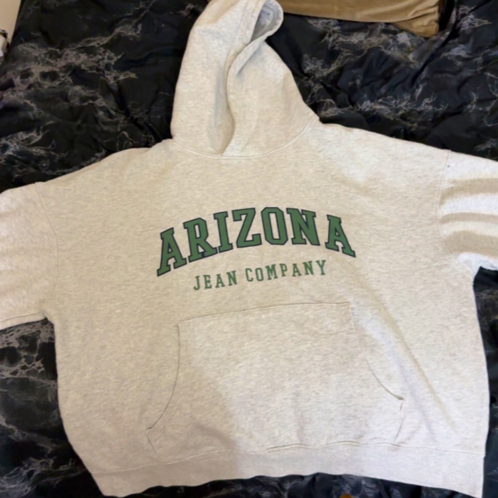 Men’s Medium Hoodie (fits like a small). Relaxed fit hoodie, By Arizona Jean .co